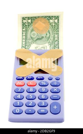 Conceptos de crisis financiera, calculadora de ayuda de banda dólares . aislado sobre fondo blanco Foto de stock