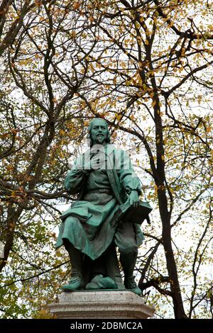 Das Jakob-Böhme-Denkmal im Park des Friedens erinnert an den Schuster und Theosophen, der in Görlitz wirkte. Görlitz kurbelt Böhme-Forschung an. Todos Foto de stock