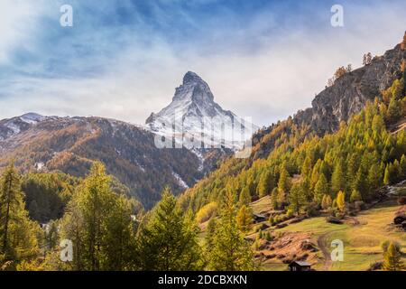 Vista panorámica del paisaje de la montaña Matterhorn, en Zermatt, Suiza Foto de stock