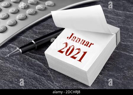 Escritorio con calendario alemán Enero 2021