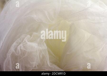 Tul, tela, tul blanco. La textura de la tela , la textura de tul, suave  blanco material.drapeado tul de cerca Fotografía de stock - Alamy