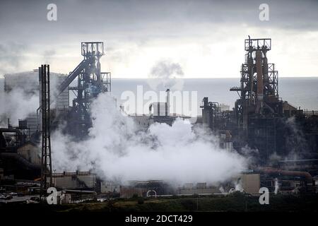 Altos hornos 4 y 5 en el Tata Steelworks en Port Talbot, South Wales UK