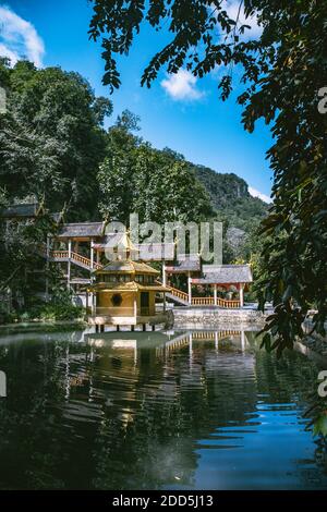 Templo Wat Tham Chiang Dao, cueva en la provincia de Chiang Mai, Tailandia Foto de stock