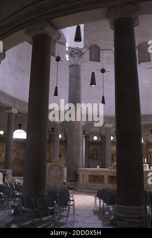 Basílica de San Esteban en la Ronda sobre la Celian Hill, de la