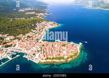 Isla Korcula. Ciudad histórica de Korcula vista panorámica aérea, isla en el archipiélago del sur de Croacia Foto de stock