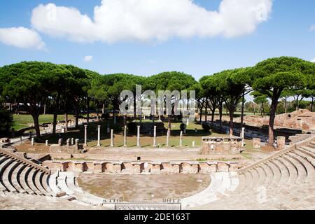 El Teatro de Ostia Antica, Lazio, Italia, Europa Foto de stock