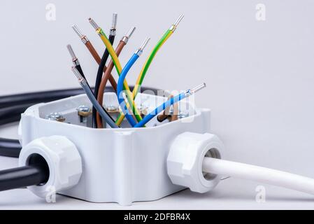Caja de empalmes de cables de alimentación Fotografía de stock - Alamy