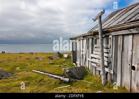 Casa abandonada, Isla Kolyuchin, una importante estación de investigación polar rusa, el Mar de Bering, Lejano Oriente ruso