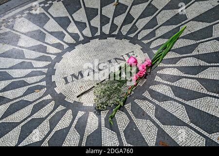 Imagine, John Lennon Memorial, Central Park Nueva York, NY, EE.UU., mosaico memorial, Strawberry Fields por Bruce Kelly, West 72nd Street Foto de stock