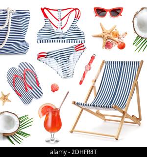 Collage de accesorios de playa femenina sobre fondo blanco Foto de stock