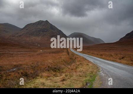 Una vista del paisaje de Glen Etive en las tierras altas de Escocia Foto de stock