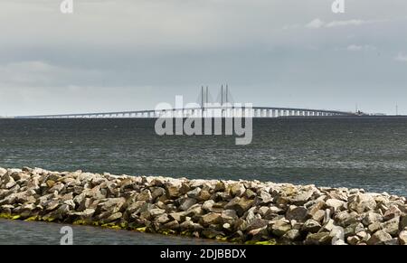 Puente Oresund sobre el mar entre Suecia y Dinamarca
