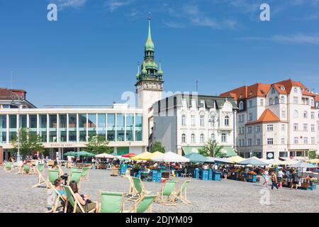 Brno (Brünn), mercado de verduras, la torre del antiguo ayuntamiento en el casco antiguo, Jihomoravsky, Südmähren, Moravia del sur, checo Foto de stock