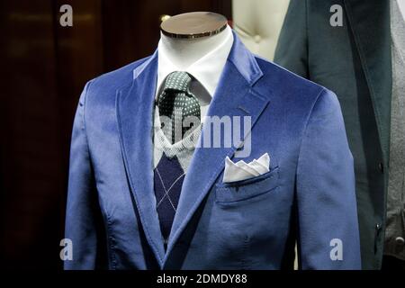 Los hombres de traje de negocios en terciopelo hechas por sastres italianos  Fotografía de stock - Alamy