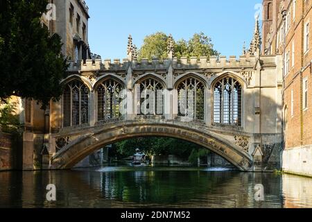 El Puente de los Suspiros sobre el río Cam en Cambridge, Cambridge Cambridgeshire Inglaterra Reino Unido Foto de stock