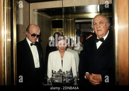 Director Federico Fellini, esposa Giulietta Masina en el 65º Premio Anual de la Academia en los Angeles, CA, 29 de marzo de 1993 / referencia del archivo # 34000-1341PLTHA
