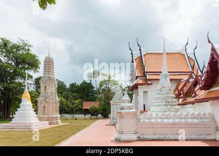 En el templo Wat Yai Sunnawaram en Phetchaburi, Tailandia Foto de stock