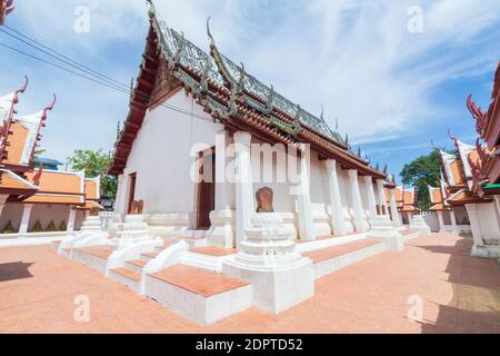 En el templo Wat Yai Sunnawaram en Phetchaburi, Tailandia Foto de stock