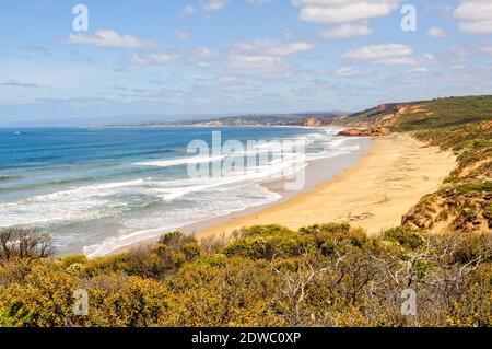 Point Addis Beach es uno de los mejores lugares de la Costa de Surf - Anglesea, Victoria, Australia Foto de stock