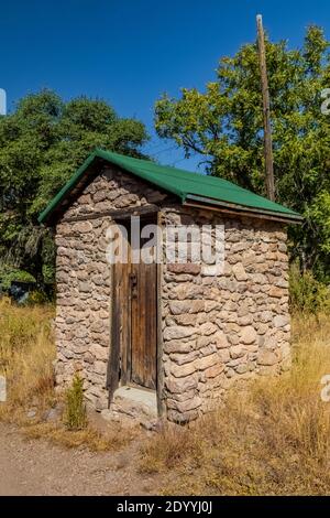 Casa generadora de piedra en Faraway Ranch en el Monumento Nacional Chiricahua, Arizona, Estados Unidos Foto de stock