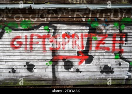 Berlin Alemania 29 De Diciembre De Cerca Del Centro De Vacunacion Arena En El Treptow Berzik Para La Vacunacion Contra El Virus De La Corona Es Un Graffiti Con Las Palabras