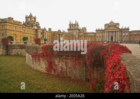 Otoño en el palacio de Blenheim cerca de Oxford, Inglaterra Foto de stock