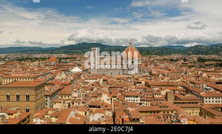 Europa, Italia, Florencia, Toscana. Paisaje urbano de Floerence con cúpula. Impresionante ciudad mediterránea en toscana, Italia.