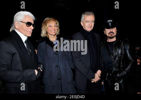 Karl Lagerfeld asiste a la colección de ropa de hombre Dior Homme  Primavera-Verano 2014 Colección de ropa de hombre en París, Francia el 29  de junio de 2013 durante la Semana de