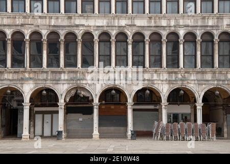 La Procuratie Vecchie, elevación en la Piazza San Marco, ciudad de Venecia, Italia, Europa Foto de stock