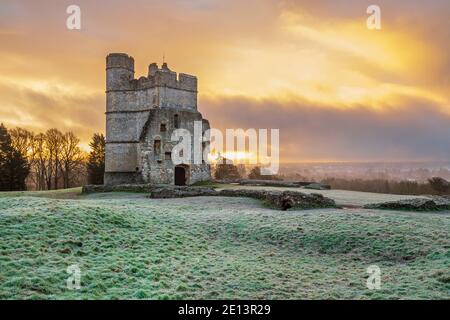 Castillo de Donnington en invierno heladas al amanecer, Newbury, Berkshire, Inglaterra, Reino Unido, Europa Foto de stock