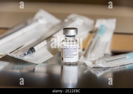 Die Impfbereitschaft gegen das Coronavirus in Deutschland steigt, die Impfzentren sind vorbereitet und nehmen Termine für die Impfung an. Foto de stock