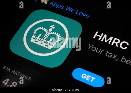 Stone, Staffordshire / Reino Unido - Enero 11 2021: Logotipo de la aplicación HMRC en una pantalla brillante de iPad. Foto de stock