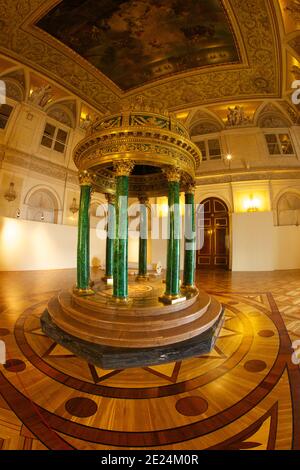 Ronda pérgola con columnas de malaquita, Museo Estatal del Hermitage, el Palacio de Invierno, San Petersburgo, Rusia