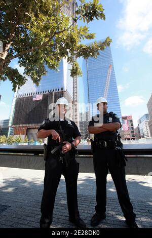 Dos días antes del décimo aniversario de los ataques de 9/11, la seguridad era pesada frente a la Torre de la Libertad en el sitio del World Trade Center en Nueva York, NY, EE.UU. El 09 de septiembre de 2011. Foto por ABACAPRESS.COM