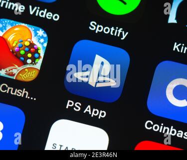 Icono de la aplicación PlayStation en la pantalla del iPhone de Apple. PlayStation App es una aplicación de software para iOS y Android desarrollada por PlayStation Mobile Inc Foto de stock