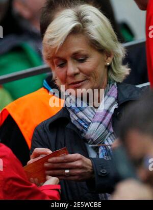 German soccer coach Silvia Neid signs autographs before the start of the Women's World Cup semi-final soccer match between Japan and Sweden in Frankfurt July 13, 2011. German soccer association DFB anounced on Wednesday that they renewed the contract with Neid, local media reported.      REUTERS/Kai Pfaffenbach (GERMANY  - Tags: SPORT SOCCER WORLD CUP)