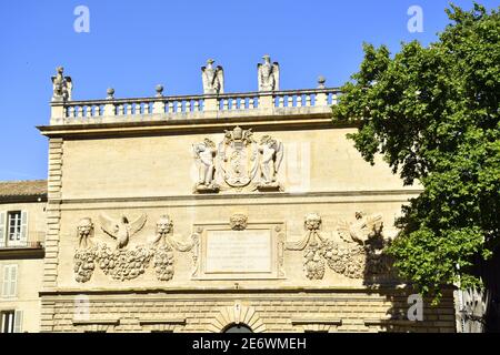 Francia, Vaucluse, Avignon, Place du Palais (Plaza del Palacio), la Casa de la Moneda del siglo 16, monumento histórico, Conservatorio Foto de stock