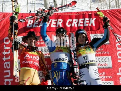 Andre Myhrer of Sweden (C) celebrates winning the men's World Cup slalom with second placed Michael Janyk of Canada and third placed Felix Neureuther of Germany (R) on the podium in Beaver Creek, Colorado, December 3, 2006.  REUTERS/Rick Wilking (UNITED STATES)
