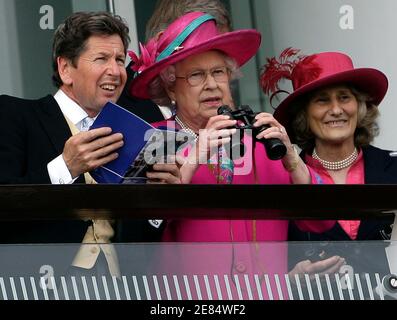 Britain's Queen Elizabeth (C) watches during the Epsom Derby Festival at Epsom Downs in Surrey, southern England, June 7, 2008.    REUTERS/Darren Staples   (BRITAIN)
