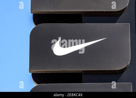 Ankara, Turquía: Logotipo de Nike. Nike es una cadena mundial de ropa  deportiva y zapatillas de running. Las tiendas Nike están ubicadas en todo  el mundo Fotografía de stock - Alamy