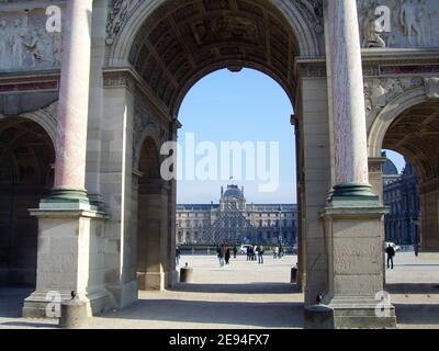 París, les jardins du Louvre et le Carrousel Foto de stock
