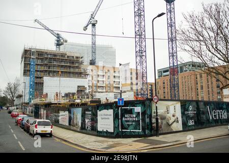 Acton, Londres: Construcción de viviendas en Acton Gardens en el oeste de Londres Foto de stock