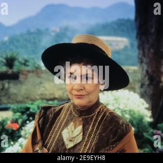 Joan Plowright, 'Enchanted April' (1991) Miramax Films / referencia del archivo # 34082-490THA Foto de stock
