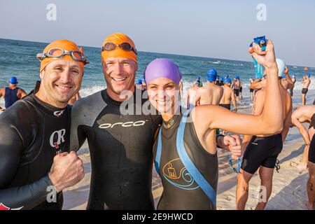 Alabama Gulf of Mexico Coast Florabama Mullet Man Triathlon, competidores nadadores hombres mujer pareja amigos,
