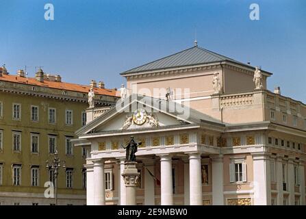 Italia, Friuli Venezia Giulia, Trieste, Palazzo della Borsa Vecchia o el antiguo edificio de la Bolsa Foto de stock