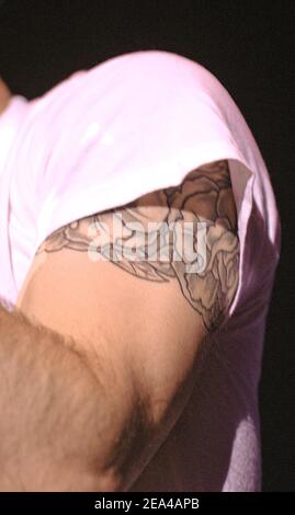 El Tatuaje Del Cantante Adam Levine De La Banda Estadounidense Maroon 5 Paris El 7 De Junio De 2005 Foto De Bruno Klein Abaca Fotografia De Stock Alamy