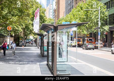York Street en el centro de la ciudad de Sydney y la parada de autobús wynyard, Sydney CBD, Australia Foto de stock