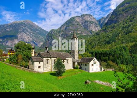 iglesia Santa Maria di Loreto Broglio en el Valle de Maggia (Val Lavizzara), Tesino en Suiza, Europa
