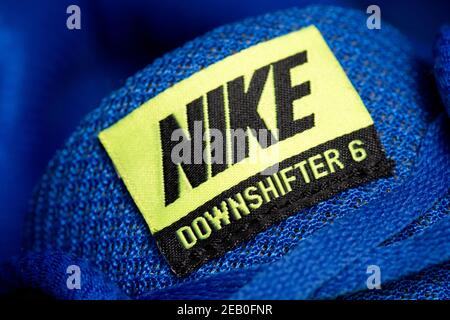 Nike made in Indonesia en la lengüeta azul de Nike 6 entrenadores Fotografía de stock - Alamy