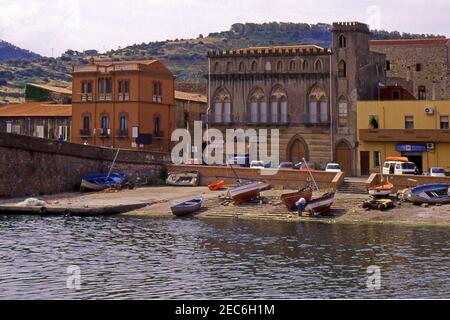 Bosa, Cerdeña, Italia (escaneado a partir de portaobjetos de color)